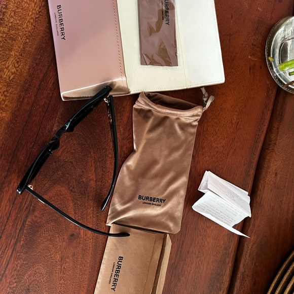 Burberry BE4344 DAISY Black/
EXCLUSIVE NEW
BURBERRY
BE4344 DAIS - Picture 3 of 13